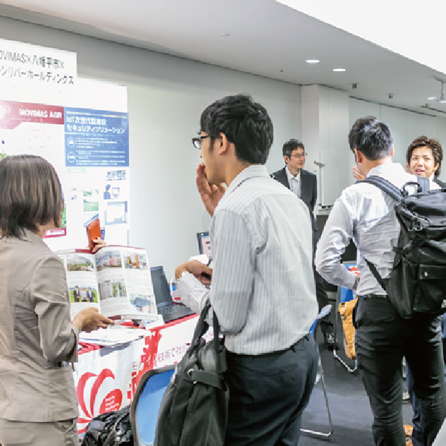 全国の各種農業関連企業による多数の展示ブース