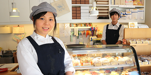 自慢のロールケーキと神津牧場のソフトクリームが味わえる 地域に愛されるケーキ屋さん Patisserie Kozu