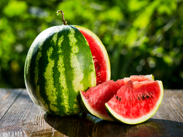 夏を感じる果物！ おいしいスイカの見分け方・保存方法と食べ方【果物ガイド】｜マイナビ農業