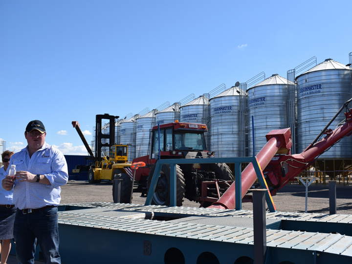 Grain silos at the “Carpendale Group” – other than delivery to the port, the company manages everything from production through to sale
