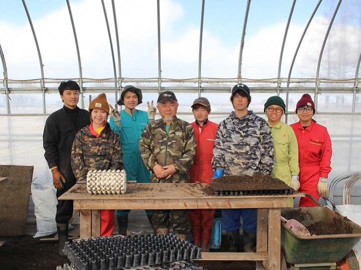 北海道の畑作を体験しながら、国際交流もできるインターンシップ