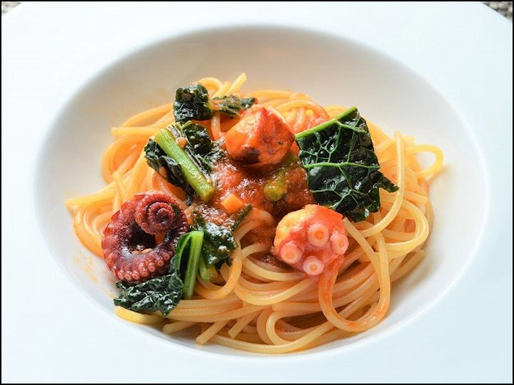 カーボロネロとタコのトマトパスタ