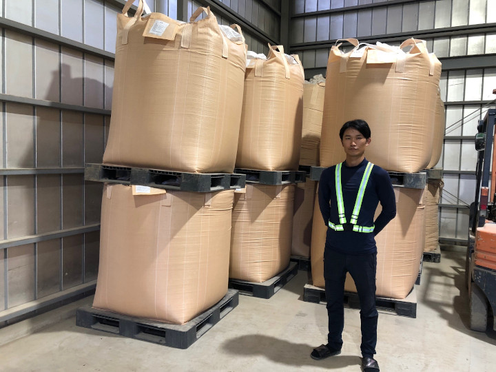 コメを1トン単位で出荷するための「フレコン」