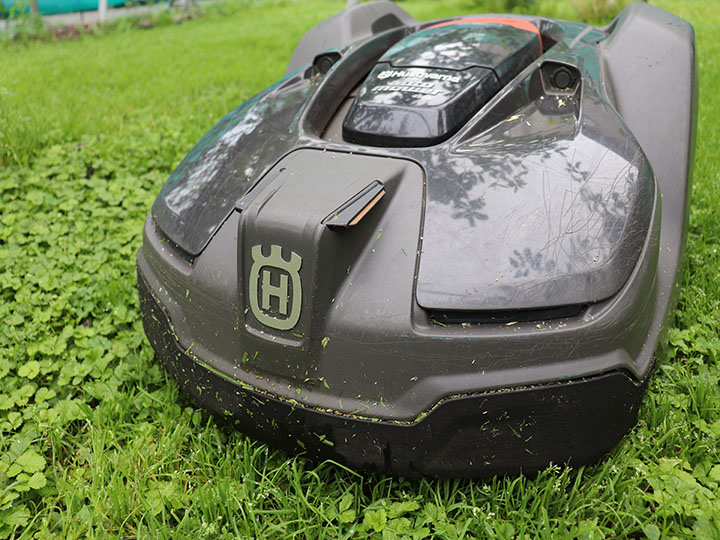 草刈りロボットが農業現場で活躍？　梨農園での活用方法を聞いてみた！
