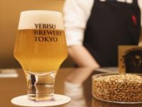 環境に優しい大麦麦芽のビール サッポロ販売、１杯１２００円