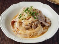 【管理栄養士レシピ】新タマネギと豚しゃぶのごまポンサラダ〜シャキッと甘い春のごちそう〜