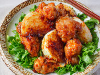 【管理栄養士レシピ】新タマネギと鶏肉のジューシー黒酢炒め〜シャキとろ新タマネギが主役！〜