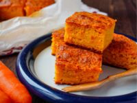 【管理栄養士レシピ】甘酒と米粉のしっとりニンジンケーキ〜やさしい甘さと栄養たっぷり！混ぜるだけの簡単ケーキ〜
