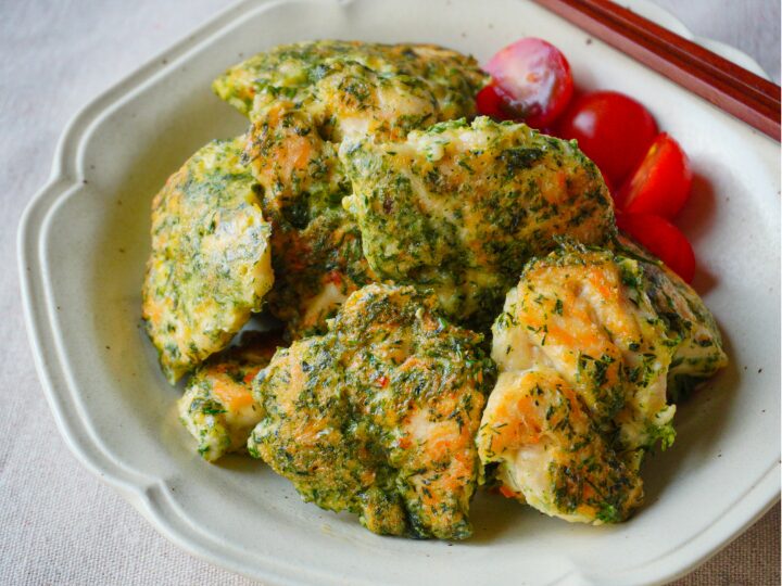 【畑のごちそうレシピ】しっとり鶏ささみのニンジンの葉ピカタ〜香り豊かな葉っぱも主役級！〜