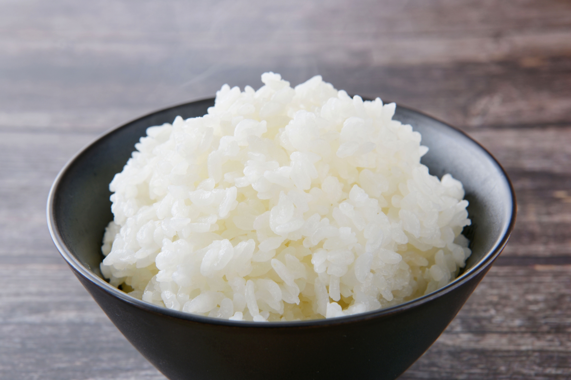 茶碗に白ご飯
