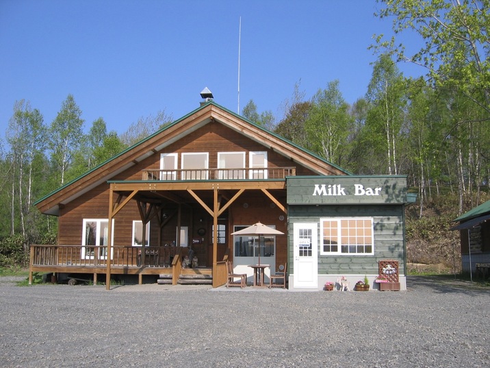 乳⽜5頭と30年。“牛と暮らす”酪農のかたち　-クリーマリー農夢